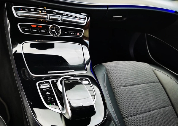 Mercedes-Benz Klasa E cena 89900 przebieg: 178000, rok produkcji 2017 z Ćmielów małe 529